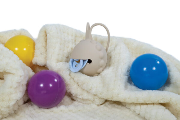 Silcone Pacifier and Dummy holder in beige with dummy Silcone Pacifier and Dummy holder in beige with dummy